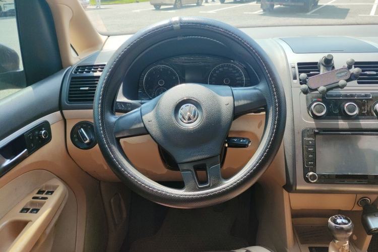 Used Volkswagen Touran 2011 1.4T Manual Zhiya Edition 5 Seats Steering Wheel