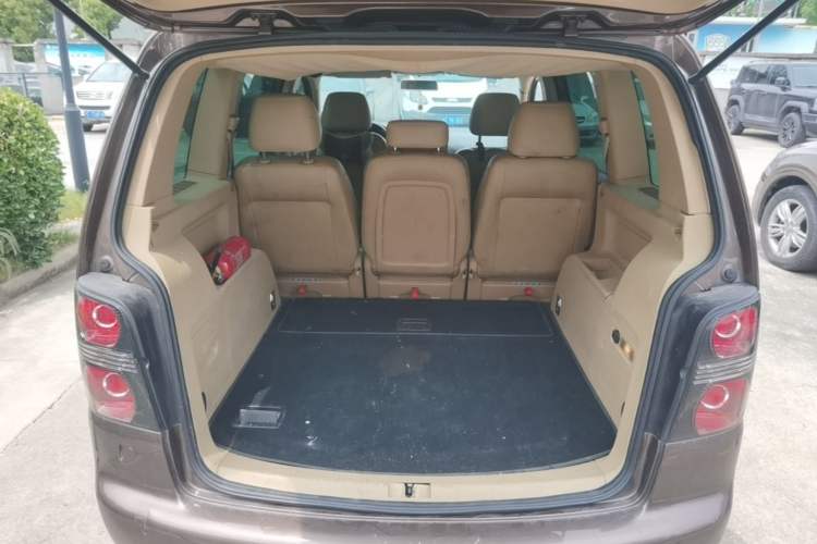 Used Volkswagen Touran 2011 1.4T DSG ZhiZhen Edition 5 Seats Trunk