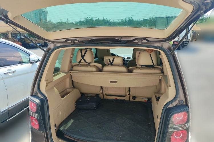 Used Volkswagen Touran 2011 1.4T Manual Zhiya Edition 5 Seats Trunk