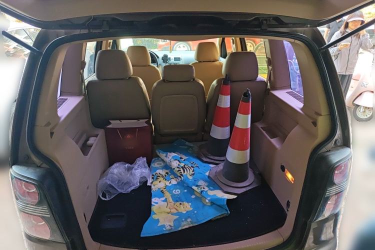 Used Volkswagen Touran 2011 1.4T Manual ZhiShang Edition 5-seater Trunk