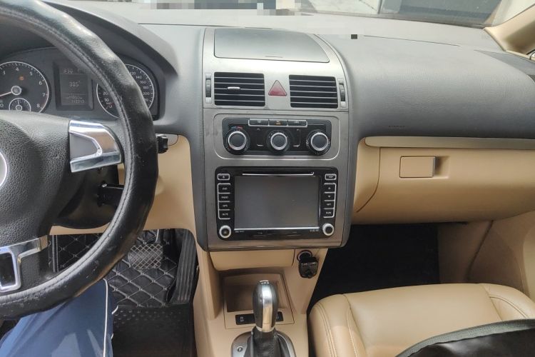 Used Volkswagen Touran 2011 1.4T DSG Zhiya Edition 5 Seats Audio And AC Panel