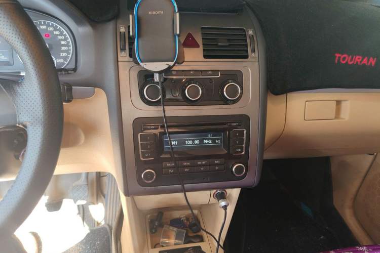 Used Volkswagen Touran 2011 1.4T Manual ZhiShang Edition 5-seater Audio And AC Panel