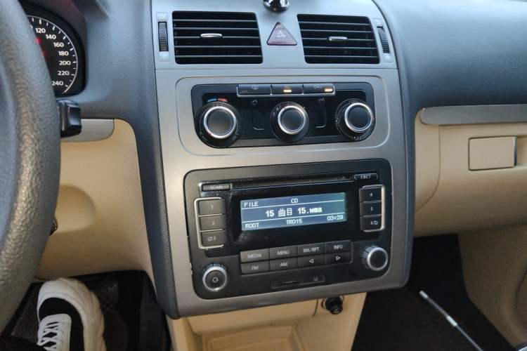 Used Volkswagen Touran 2011 1.4T DSG Zhiya Edition 5 Seats Audio And AC Panel
