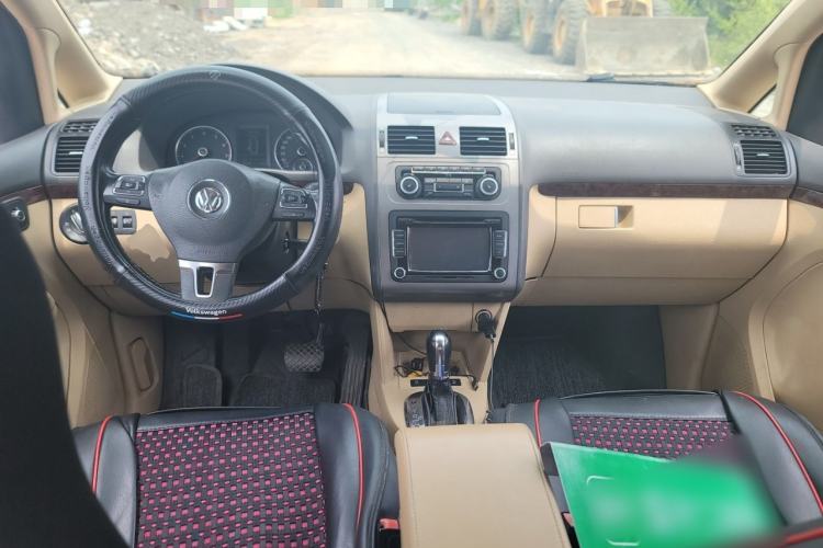 Used Volkswagen Touran 2011 1.4T DSG ZhiZhen Edition 7-Seater Center Console