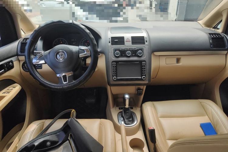 Used Volkswagen Touran 2011 1.4T DSG Zhiya Edition 5 Seats Center Console