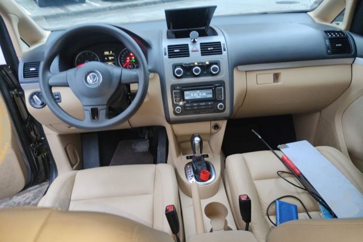 Used Volkswagen Touran 2011 1.4T DSG Zhiya Edition 5 Seats Center Console