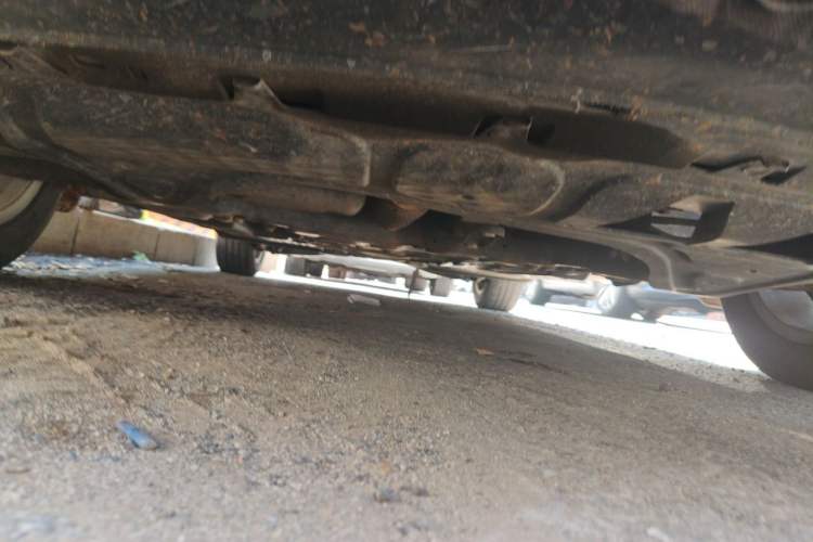 Used Volkswagen Touran 2011 1.4T Manual ZhiShang Edition 5-seater Chassis Front