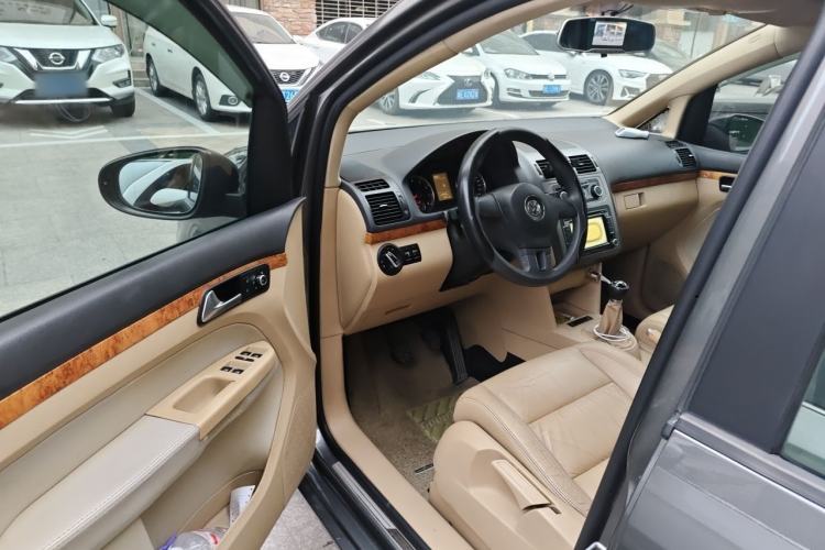 Used Volkswagen Touran 2011 1.4T Manual Zhiya Edition 5 Seats Driver Seat