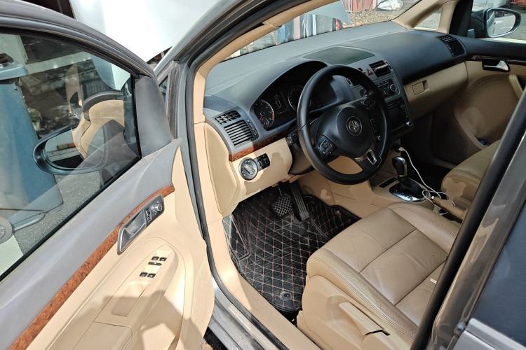 Used Volkswagen Touran 2011 1.4T DSG Zhiya Edition 5 Seats Driver Seat