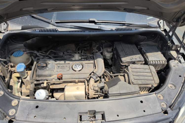 Used Volkswagen Touran 2011 1.4T DSG Zhiya Edition 5 Seats Engine Bay