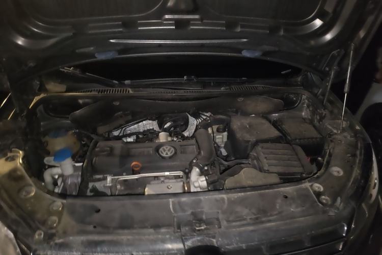 Used Volkswagen Touran 2011 1.4T Manual Zhiya Edition 5 Seats Engine Bay