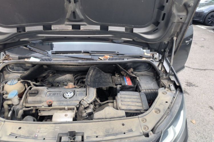 Used Volkswagen Touran 2011 1.4T Manual ZhiZhen Edition 5 Seats Engine Bay Left