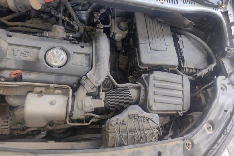 Used Volkswagen Touran 2011 1.4T DSG ZhiZhen Edition 5 Seats Engine Bay Left