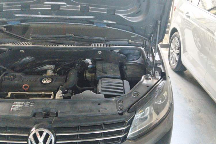 Used Volkswagen Touran 2011 1.4T DSG Zhiya Edition 5 Seats Engine Bay Left
