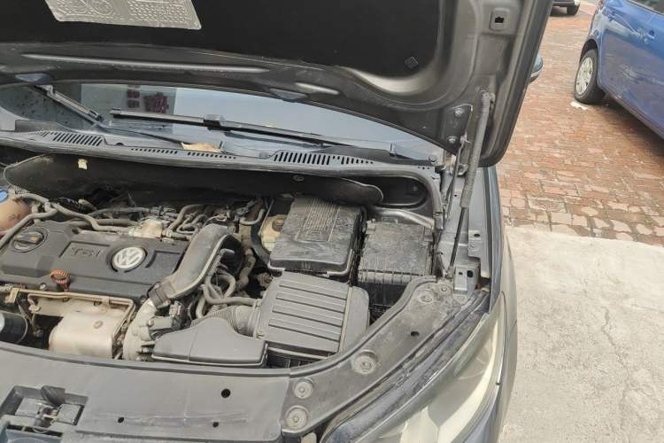 Used Volkswagen Touran 2011 1.4T DSG Zhiya Edition 5 Seats Engine Bay Left