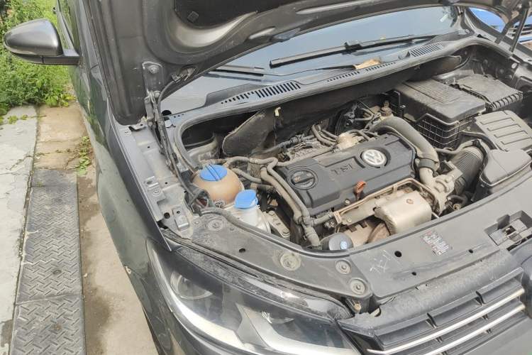 Used Volkswagen Touran 2011 1.4T DSG Zhiya Edition 5 Seats Engine Bay Right