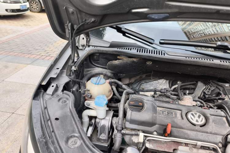 Used Volkswagen Touran 2011 1.4T DSG ZhiZhen Edition 5 Seats Engine Bay Right