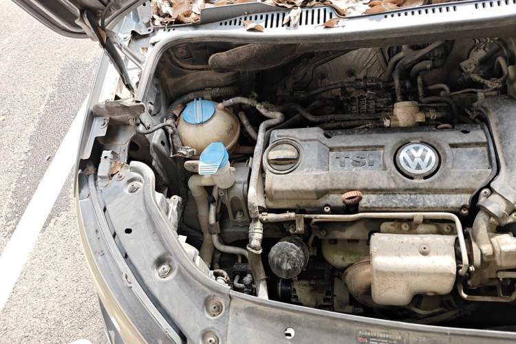Used Volkswagen Touran 2011 1.4T DSG Zhiya Edition 5 Seats Engine Bay Right