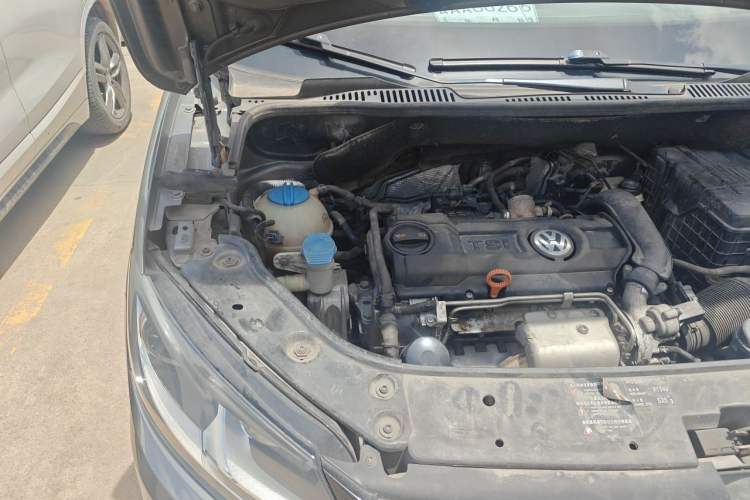 Used Volkswagen Touran 2011 1.4T DSG ZhiZhen Edition 5 Seats Engine Bay Right
