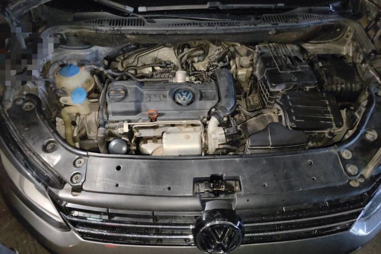 Used Volkswagen Touran 2011 1.4T DSG Zhiya Edition 5 Seats Engine Bay