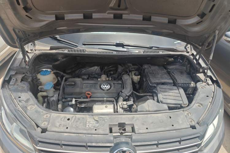 Used Volkswagen Touran 2011 1.4T DSG ZhiZhen Edition 5 Seats Engine Bay