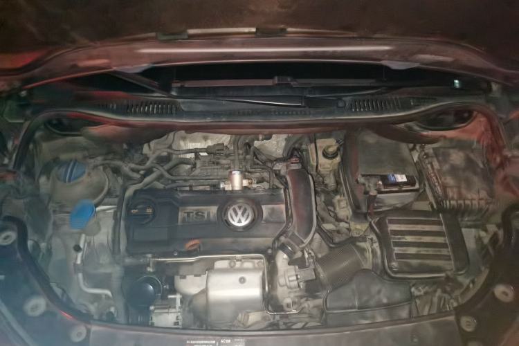 Used Volkswagen Touran 2011 1.4T Manual Zhiya Edition 5 Seats Engine Bay