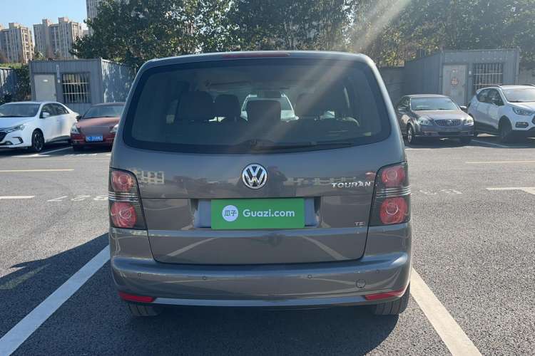 Used Volkswagen Touran 2011 1.4T Manual ZhiShang Edition 5-seater Exterior 4