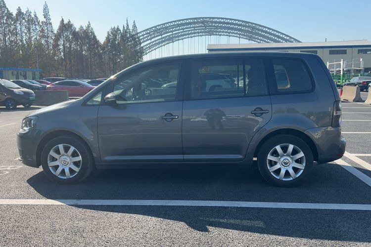 Used Volkswagen Touran 2011 1.4T Manual ZhiShang Edition 5-seater Exterior 5