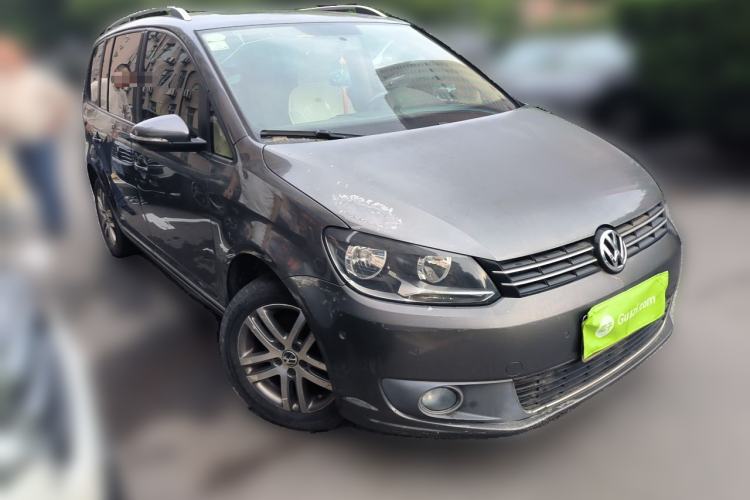 Used Volkswagen Touran 2011 1.4T Manual ZhiZhen Edition 5 Seats Front Right 45 Deg