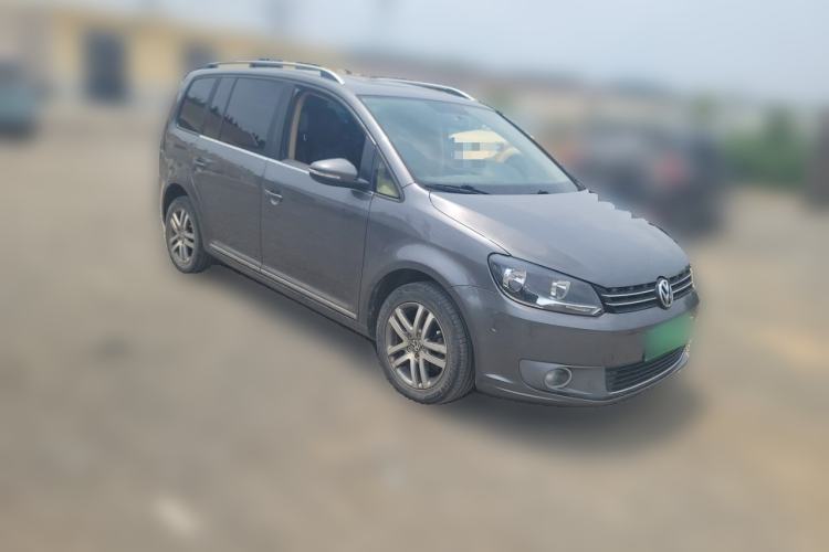 Used Volkswagen Touran 2011 1.4T DSG ZhiZhen Edition 7-Seater Front Right 45 Deg