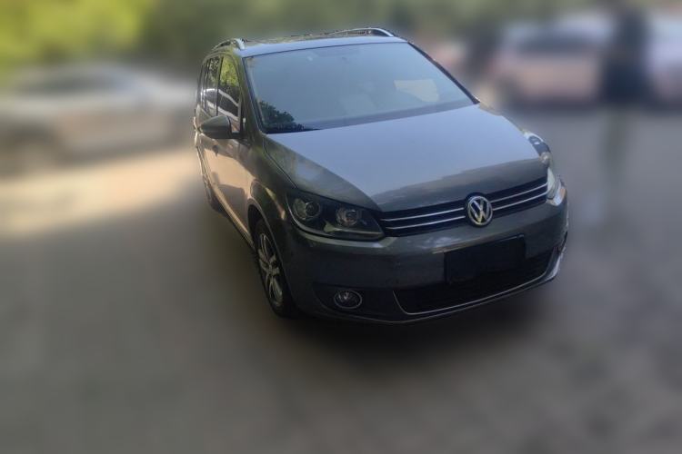Used Volkswagen Touran 2011 1.4T DSG ZhiZhen Edition 5 Seats Front Right 45 Deg