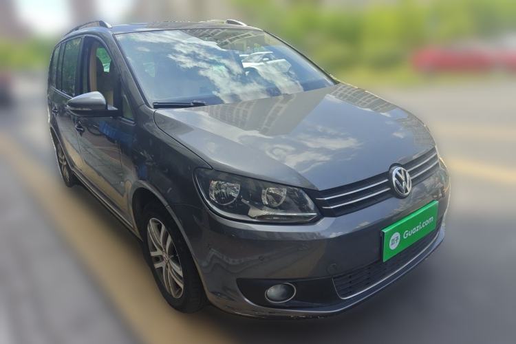 Used Volkswagen Touran 2011 1.4T DSG ZhiZhen Edition 5 Seats Front Right 45 Deg