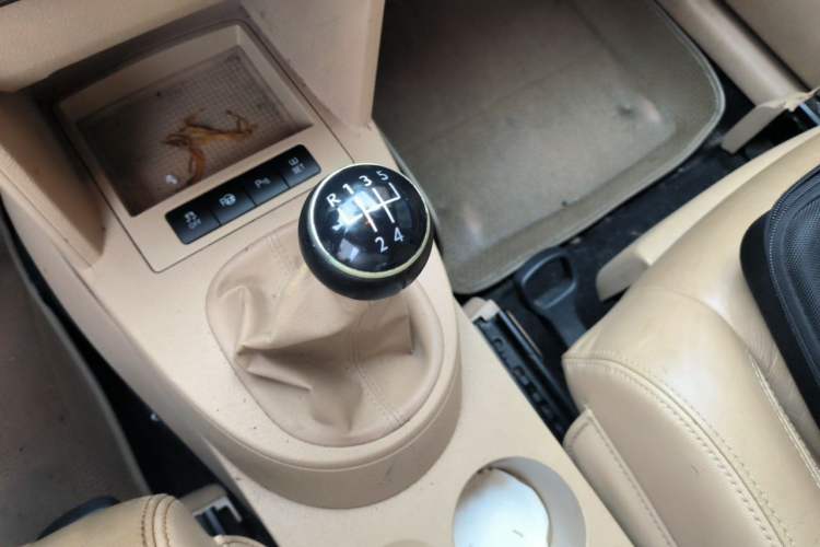 Used Volkswagen Touran 2011 1.4T Manual ZhiZhen Edition 5 Seats Gear Lever