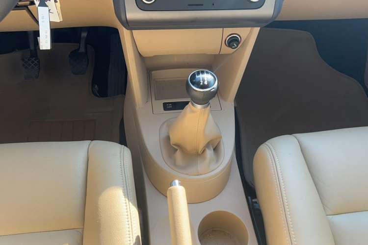 Used Volkswagen Touran 2011 1.4T Manual ZhiShang Edition 5-seater Gear Lever