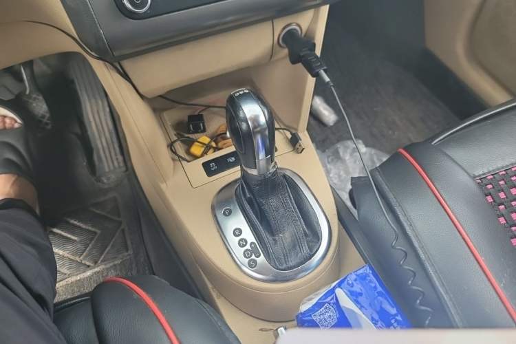 Used Volkswagen Touran 2011 1.4T DSG ZhiZhen Edition 7-Seater Gear Lever