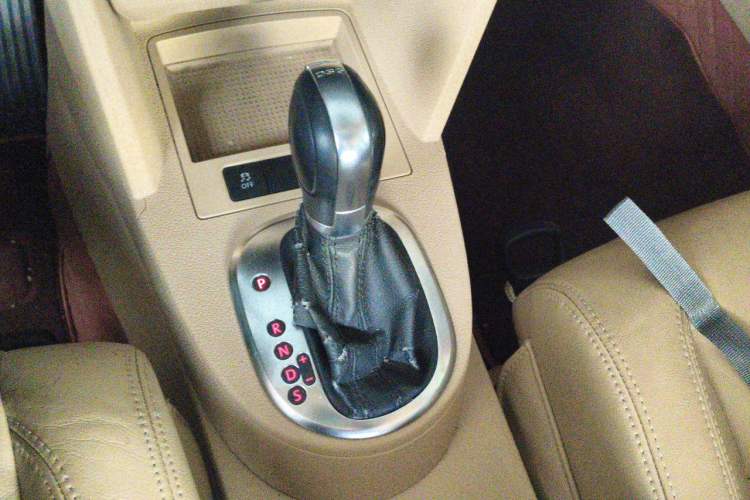 Used Volkswagen Touran 2011 1.4T DSG Zhiya Edition 5 Seats Gear Lever