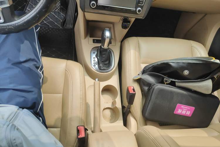 Used Volkswagen Touran 2011 1.4T DSG Zhiya Edition 5 Seats Gear Lever