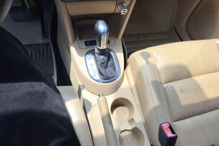Used Volkswagen Touran 2011 1.4T DSG Zhiya Edition 5 Seats Gear Lever