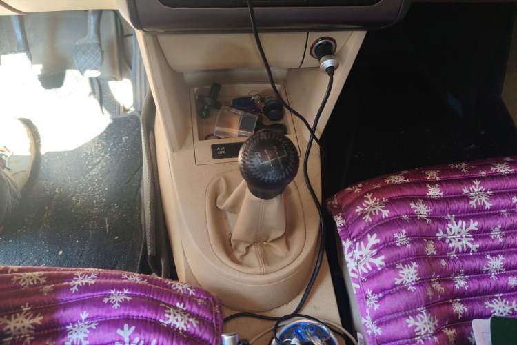 Used Volkswagen Touran 2011 1.4T Manual ZhiShang Edition 5-seater Gear Lever