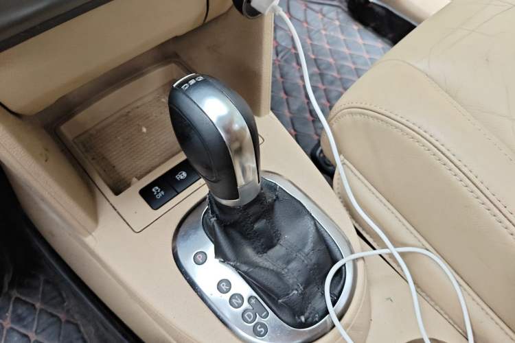 Used Volkswagen Touran 2011 1.4T DSG Zhiya Edition 5 Seats Gear Lever