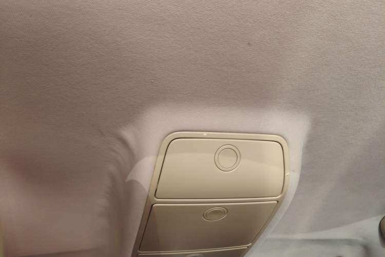 Used Volkswagen Touran 2011 1.4T Manual ZhiShang Edition 5-seater Headliner