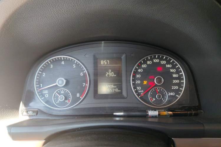 Used Volkswagen Touran 2011 1.4T Manual ZhiShang Edition 5-seater Instrument Cluster