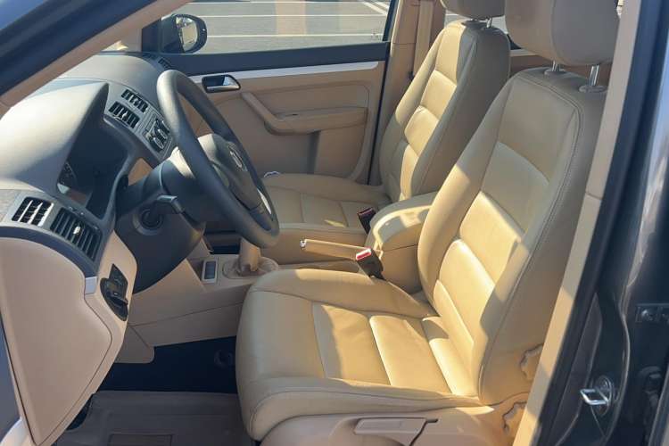 Used Volkswagen Touran 2011 1.4T Manual ZhiShang Edition 5-seater Left Front Seat