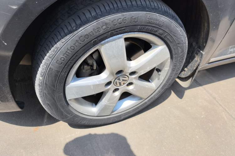 Used Volkswagen Touran 2011 1.4T DSG Zhiya Edition 5 Seats Left Front Wheel Hub