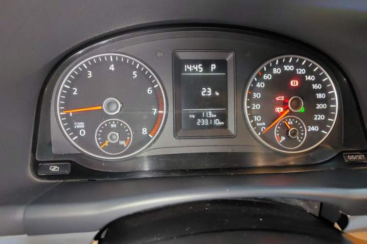 Used Volkswagen Touran 2011 1.4T DSG Zhiya Edition 5 Seats Odometer Close Up