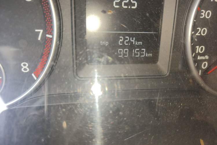 Used Volkswagen Touran 2011 1.4T DSG Zhiya Edition 5 Seats Odometer Close Up