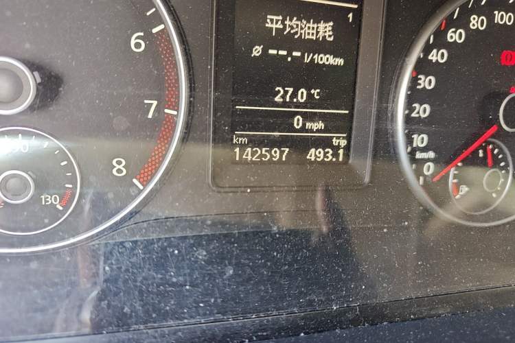 Used Volkswagen Touran 2011 1.4T DSG ZhiZhen Edition 5 Seats Odometer Close Up