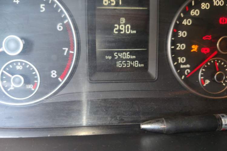 Used Volkswagen Touran 2011 1.4T Manual ZhiShang Edition 5-seater Odometer Close Up