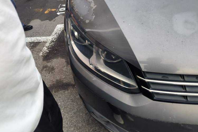 Used Volkswagen Touran 2011 1.4T Manual ZhiZhen Edition 5 Seats Right Front Headlight
