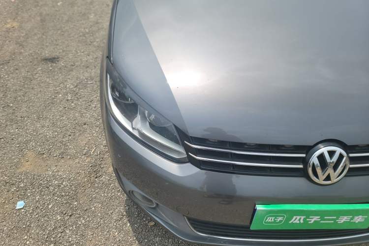 Used Volkswagen Touran 2011 1.4T DSG ZhiZhen Edition 7-Seater Right Front Headlight